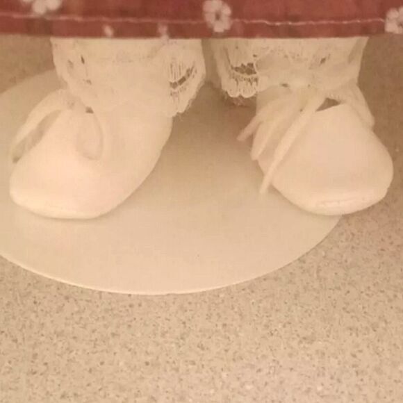 16" porcelain doll with blonde braided hair and bonnet - Picture 5 of 5